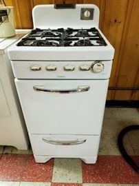 CALORIC ROBERT SHAW 1940's/1950s Porcelain enamel stove in good Aesthetic and working Condition