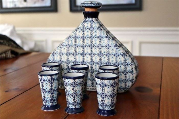 6. Decanter and 6 Glass Cups Serving Mexico Gto
