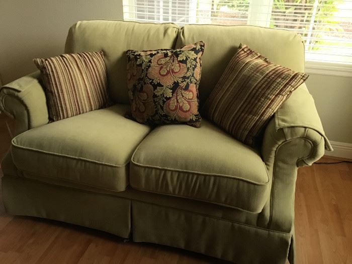 Flexsteel Love Seat, like new condition