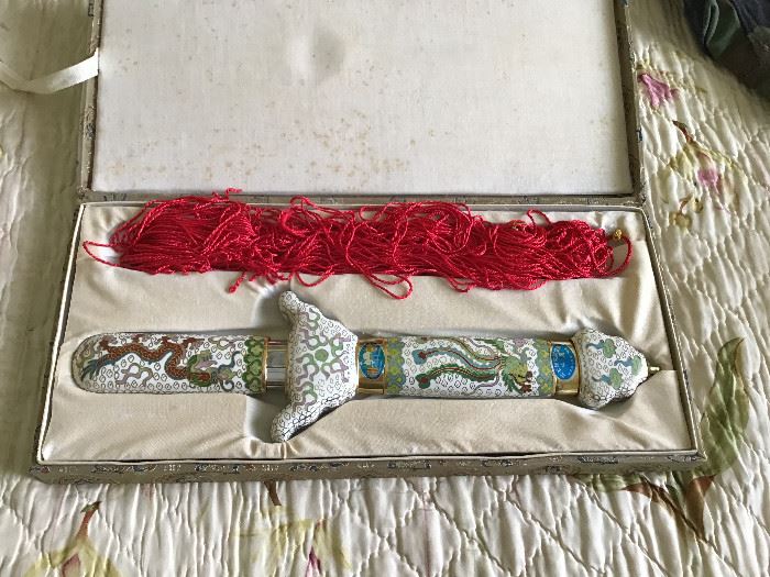 Oriental sword - ceremonial - extends to full size