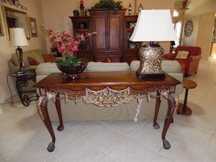 Lrtge Sofa Table, Cherry with ornate trim