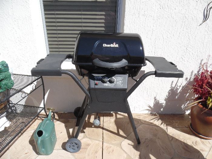 Char-Broil Grill with cover