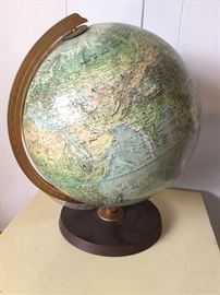 Vintage ''The World Book Globe by Replogle'' https://ctbids.com/#!/description/share/135436