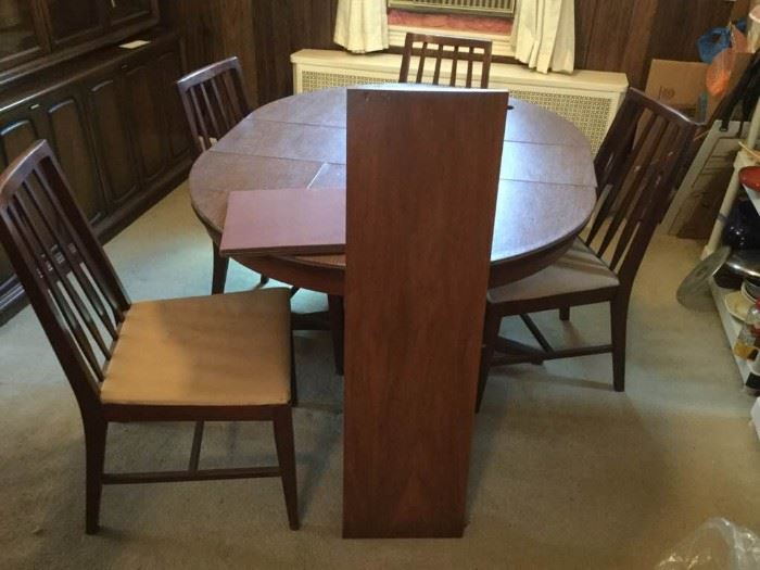 Wood Dining Table & 4 Chairs https://ctbids.com/#!/description/share/136893
