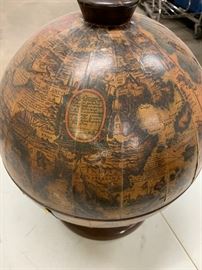 Awesome, made in Italy 1970's globe bar...