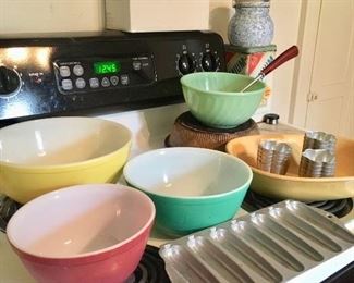 Pyrex mixing bowls