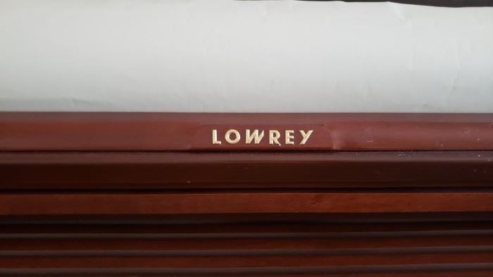 Lowrey Electronic Organ 