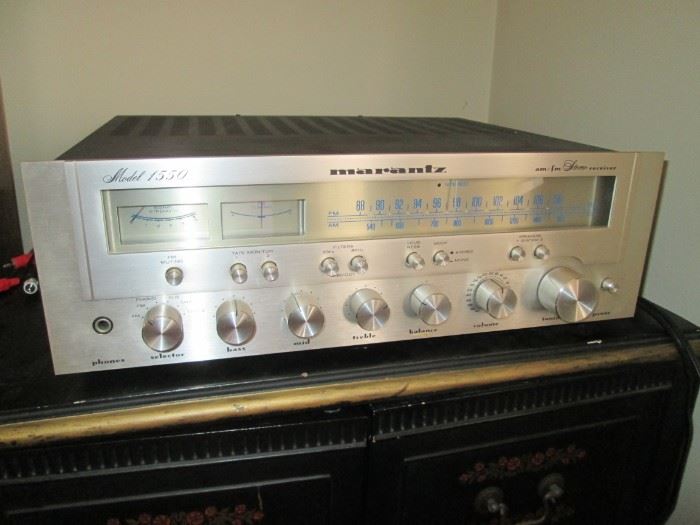 Marantz am/fm receiver.