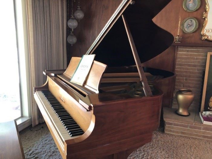 Steinway & Sons Grand Piano - Model L - incredible instrument - often referred to as the larger of the 'baby grands' it is known for it's BIG SOUND!