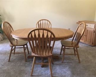 Oak Quarter Sawn Pedestal Table, 1 18" Leaf, 4 Chairs