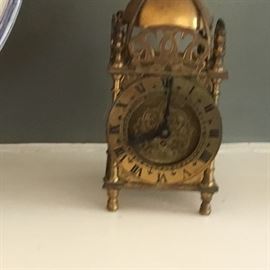 Neat brass carriage style clock. Does not work.