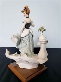 #11 - Giuseppe Armani / Florence Sculture d' Arte "Cinderella" #738 - from Disney's Cinderella. Limited edition 226/500. Hand signed by Giuseppe Armani.