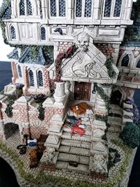#22 - 1996 David Winter Cottages "Haunted House"- limited edition 575/4900.