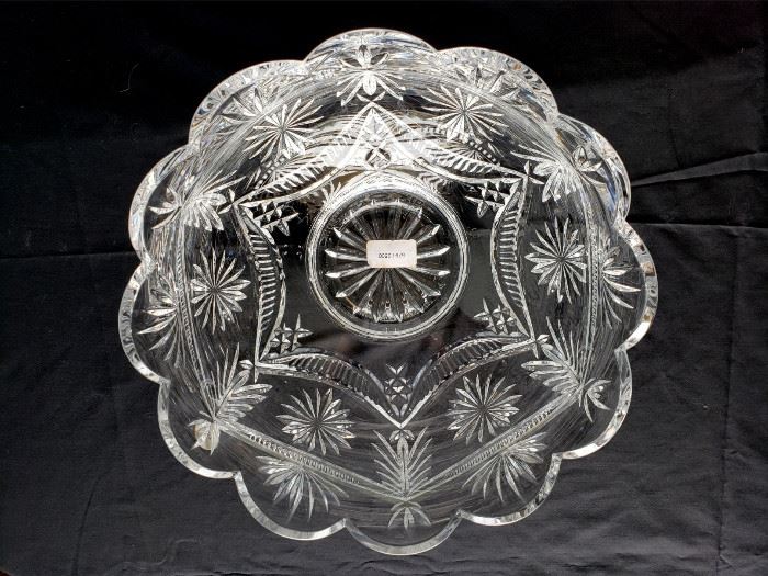#26 - Waterford Crystal "Winter Wonderland" bowl - from the Designer's Gallery Collection. Limited edition 579/2500. Signed by designer Jim O'Leary 1998.