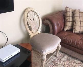VINTAGE STYLE ROUND BACK CHAIR