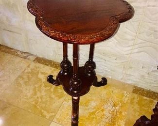 ANTIQUE STYLE SIDE TABLE