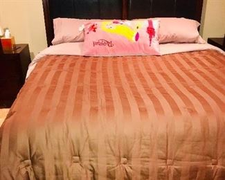 MODERN BROWN AND BLACK KING SIZE BEDROOM SET
BED-( 86”L x 79”W x 56”H)
LONG DRESSER-(56”L x 17.5”D x 42”H)
TALL DRESSER-(38”L x 17.5”D x 54”H)
2 NIGHTSTAND-(28”L x 17.5”D x 28”H)