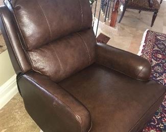 BROWN LEATHER RECLINER CHAIR