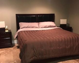 MODERN BROWN AND BLACK KING SIZE BEDROOM SET
BED-( 86”L x 79”W x 56”H)
LONG DRESSER-(56”L x 17.5”D x 42”H)
TALL DRESSER-(38”L x 17.5”D x 54”H)
2 NIGHTSTAND-(28”L x 17.5”D x 28”H)