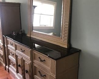MODERN STANLEY QUEEN SIZE BEDROOM SET-
BED-(94”L x 64”W x 64”H)
2 NIGHTSTANDS-(36”L x 18”D x 31.5”H)
LONG DRESSER WITHOUT MIRROR-(72”L x 20”D x 36”H)
DRESSER MIRROR MEASURES-(46”W x 51”H)
WARDROBE-(44”W x 22”D x 67”H)