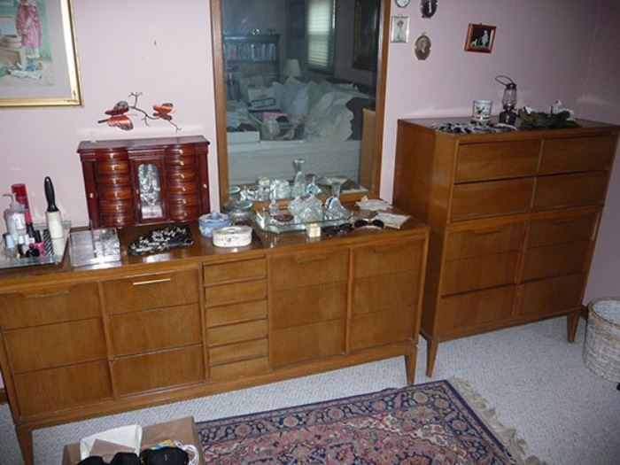 Dresser w/Mirror & Chest of Drawers