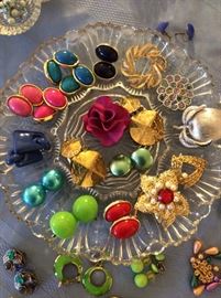 Costume Jewelry Gorgeous Enamel Rose!