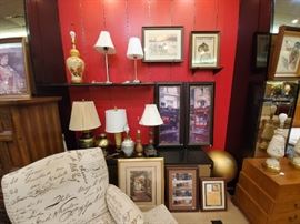 Lots of pictures and lamps.
