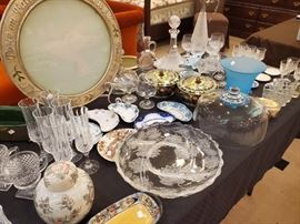 The round standing up piece in the back is actually a light.  