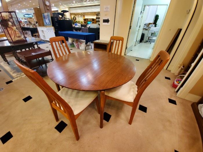 Dining Table/5 chairs included.