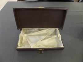 Dunhill folding pipe case holds 6.