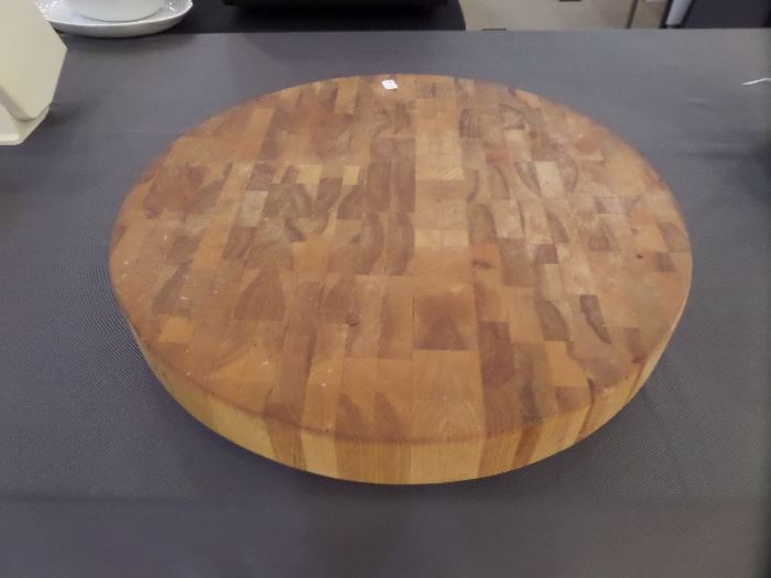 18" round butcher block cutting board.