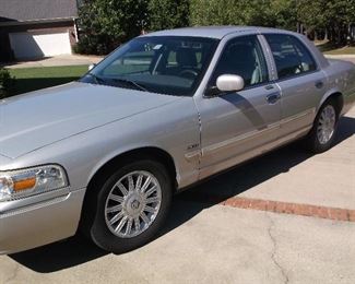 2010 Mercury Grand Marquis Ultimate Edition