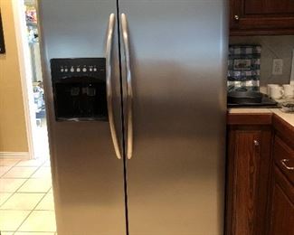 Frigidaire Side-by-Side Refrigerator Freezer with dispenser, Stainless Steel