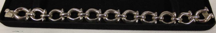 Marked 925 Horseshoe Bracelet
Located Inside – Auction Estimate $30-$60