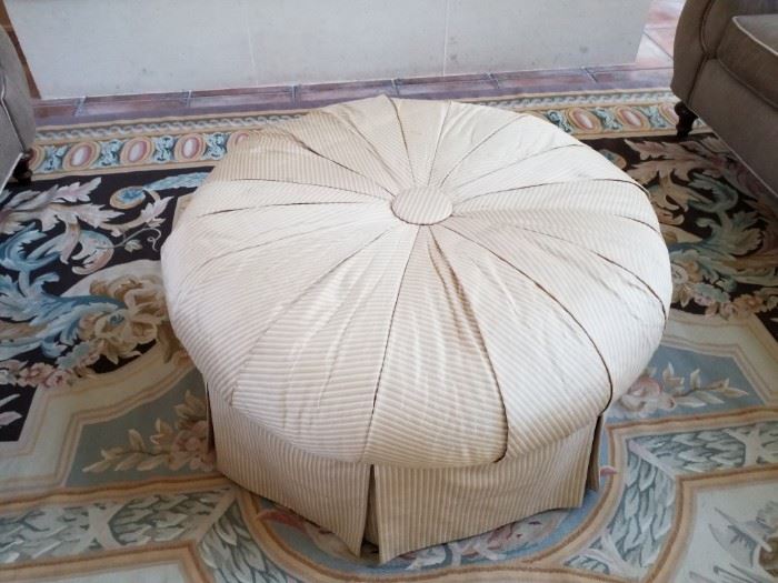 pouf ottoman