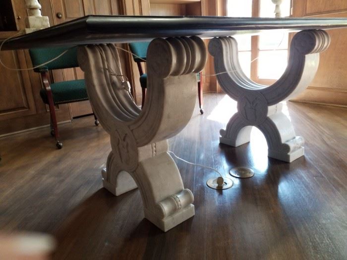 Tretle leg pietra dura table