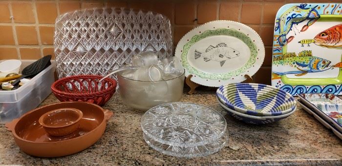 platters, trays, cake stands