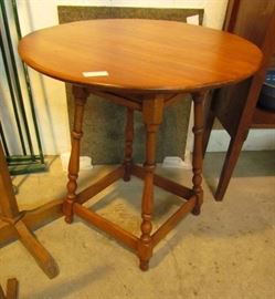 "Tavern" table in mixed hardwoods, great condition