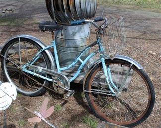 Vintage cruiser style yard art bicycle 