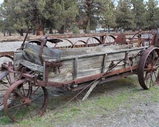 Antique manure spreader 