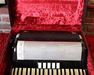 Bertini accordion model 56 N 3992