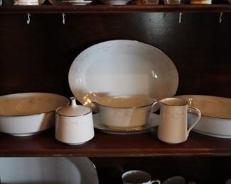 Noritake Casablanca 6482 serving pieces 