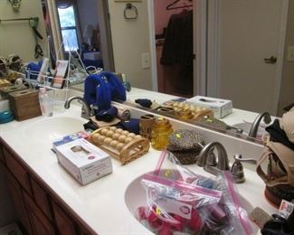 Assorted Bath Items