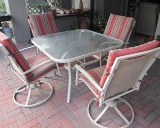 Patio Table/4-Chairs with Cushions