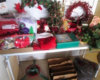 Wreaths, Tree Stand & Holiday Accessories