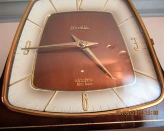 Hermie battery operated bim bam mantle clock
