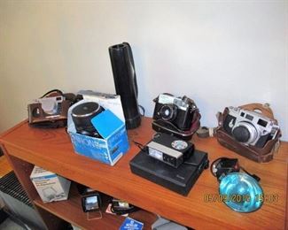 CAMERAS AND PHOTOGRAPHY EQUIPMENT AND BOOKS