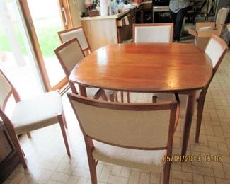 OVERVIEW OF SVEGARD TABLE AND CHAIRS