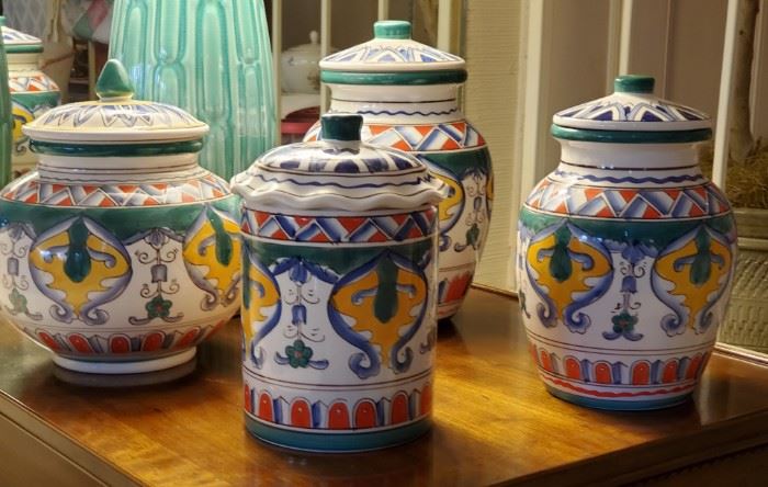 4 Piece Set Of Assorted Ginger Jars