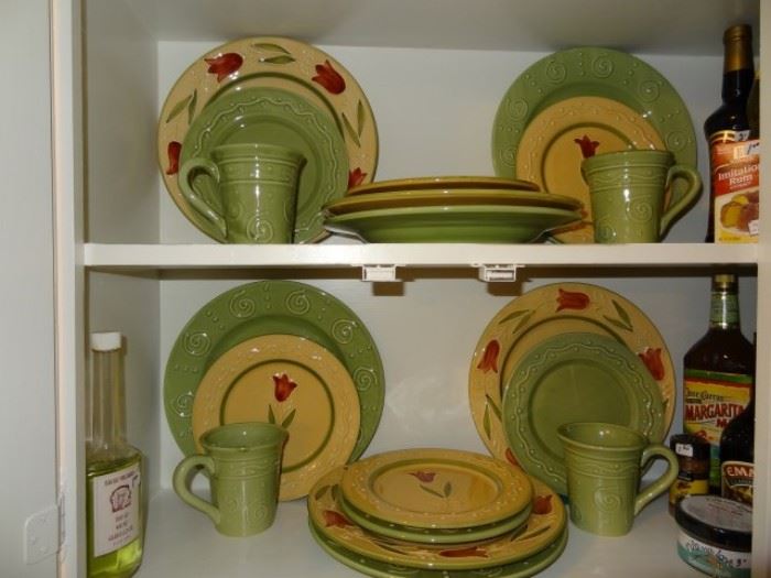Set of tulip dishes from Portugal